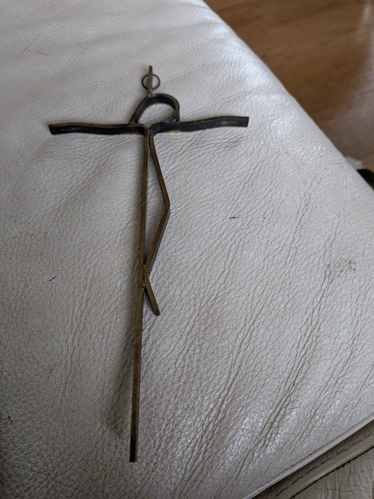Crucifix en laiton brutaliste — Dalí style, Midcentury, Enlèvement