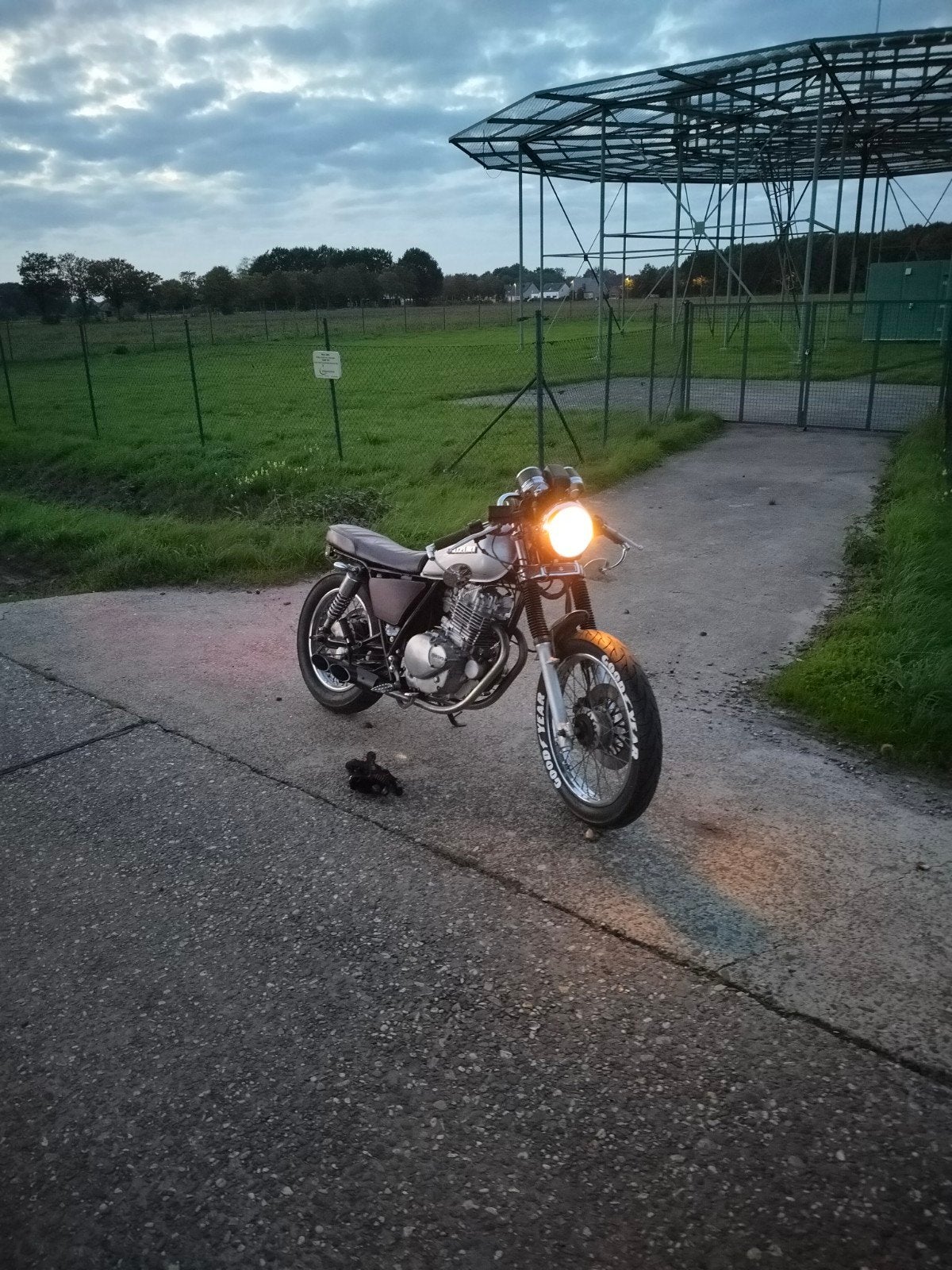 Suzuki GN250 caferacer, Motos, Occasion, Particulier, 249 cm³, Éclairage LED