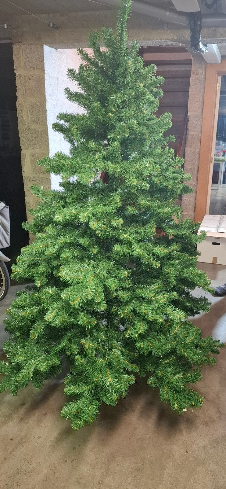 mooie kunstkerstboom[ kwaliteit] 2 meter hoog, Diversen, Ophalen