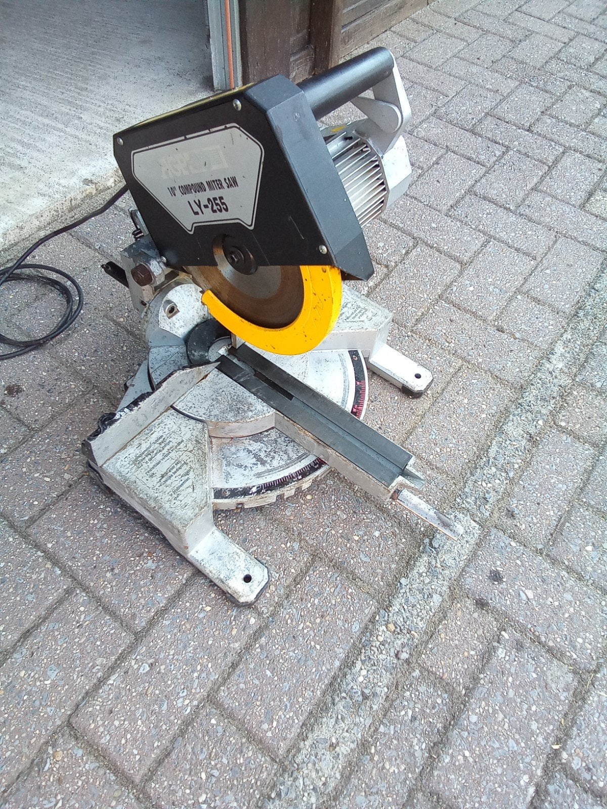 Zaagmachine AGP LY 255  1600 Watt, Ophalen