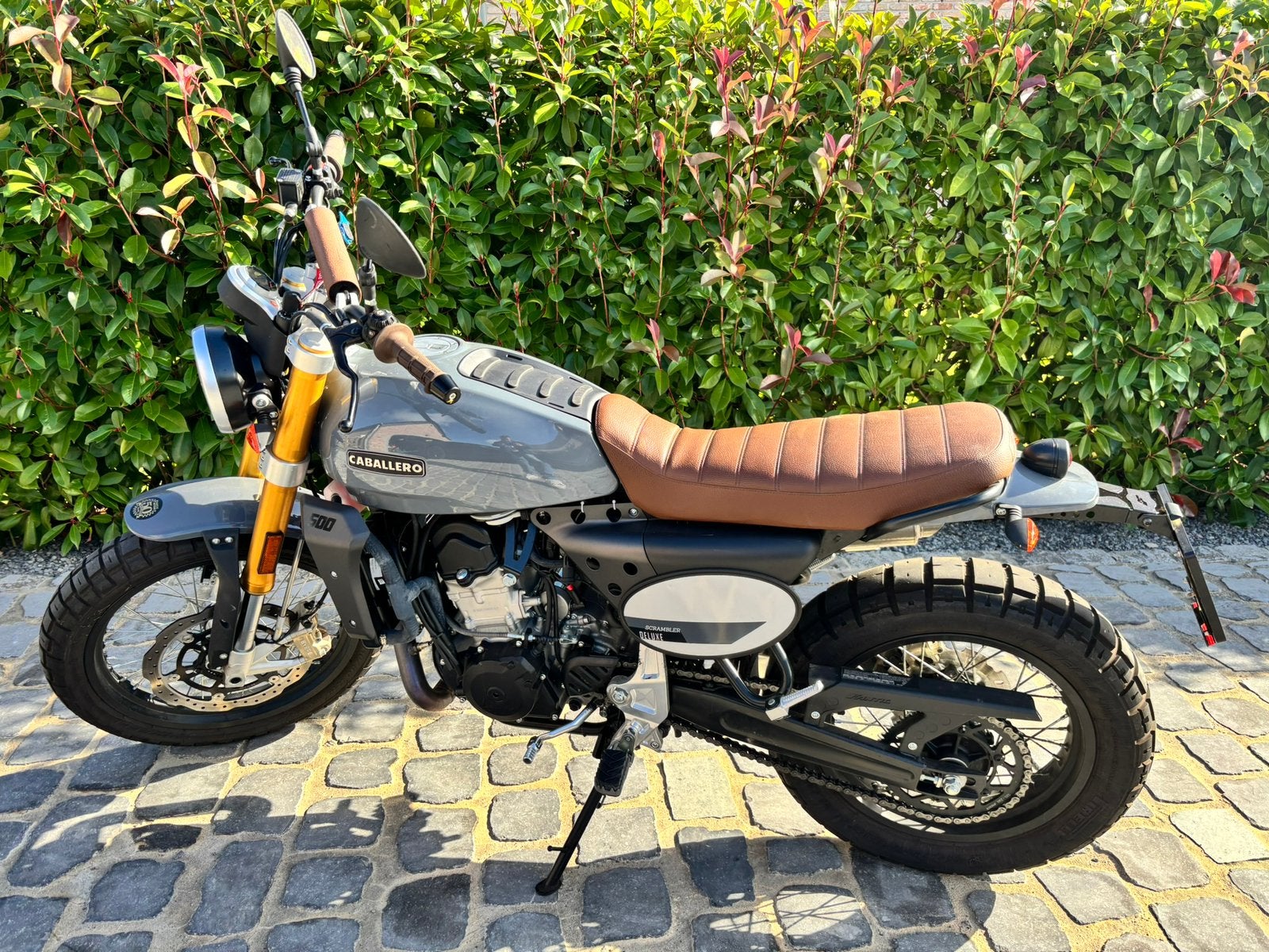 Fantic Caballero 500 Scrambler Deluxe — Nieuwstaat (2054 km), Motoren, Nieuw, Particulier, Overig, Minimaal motorrijbewijs A2