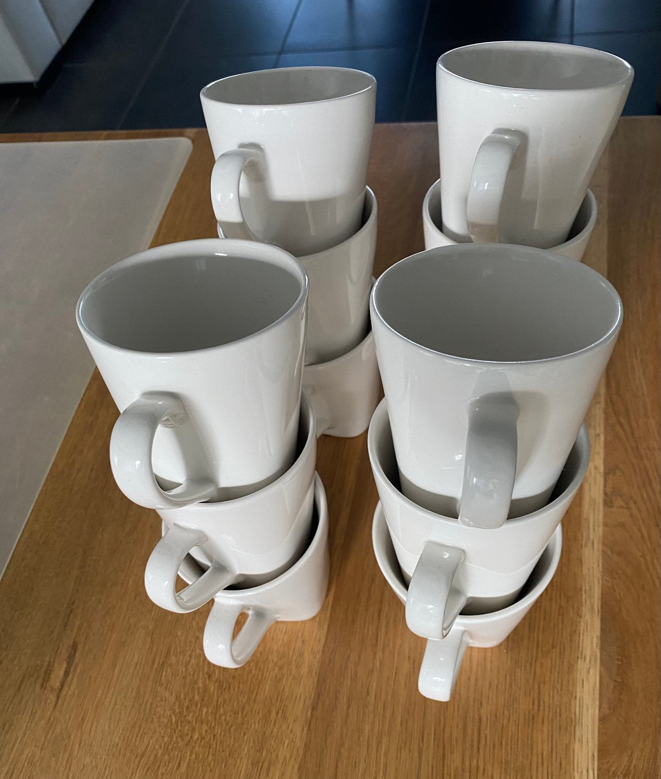 Gratis 12 koffietassen en 12 bordjes, Huis en Inrichting, Ophalen, Zo goed als nieuw