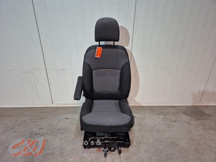 Stoel links van een Renault Trafic, Gebruikt, -, Renault, -
