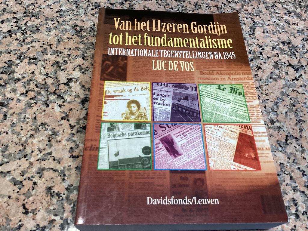 Van het IJZEREN GORDIJN tot het FUNDAMENTALISME. Luc De Vos, Enlèvement ou Envoi, 20e siècle ou après, Comme neuf