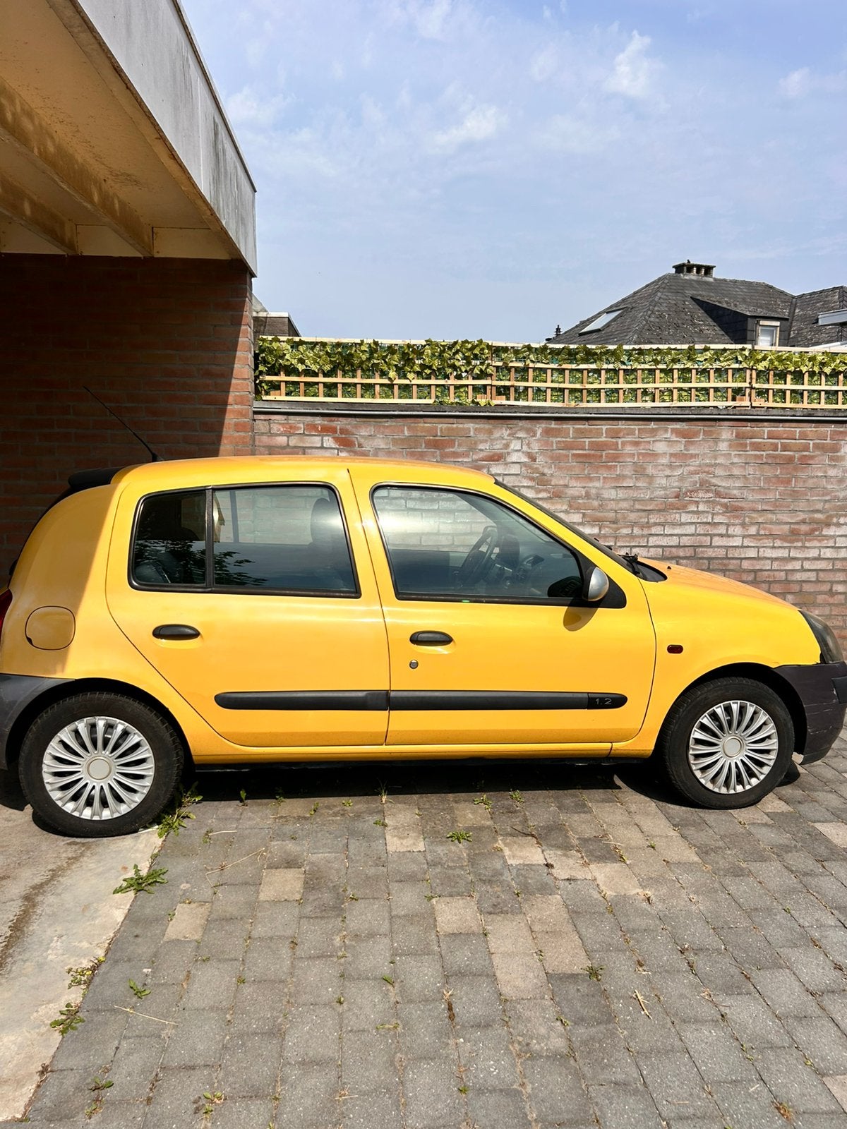 Je vends une Renault Clio 1.2 essence uniquement pour pièce, Autos, Achat, Particulier, Essence, Clio