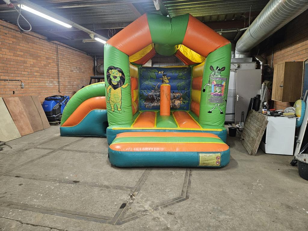 Te koop: Springkasteel jungle, Hobby en Vrije tijd, Ophalen, Gebruikt