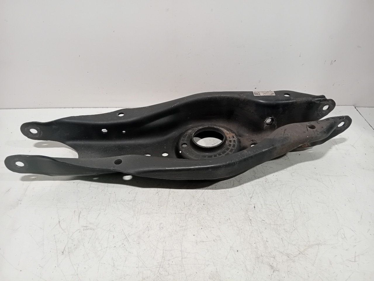 Draagarm links achter Mercedes-Benz EQ-Klasse, Onderdelen@venauto.nl, Van der Ven Autorecycling B.V., Gebruikt, Ettenseweg 76, 4706 PB Roosendaal, The Netherlands