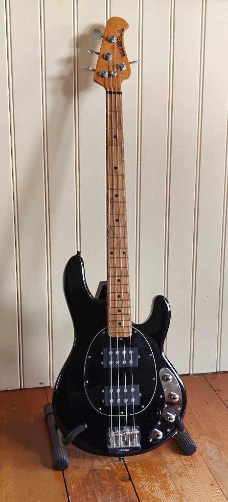 Music Man Stingray 4 HH Black (USA) basgitaar, Muziek en Instrumenten, Snaarinstrumenten | Gitaren | Bas, Ophalen, Zo goed als nieuw