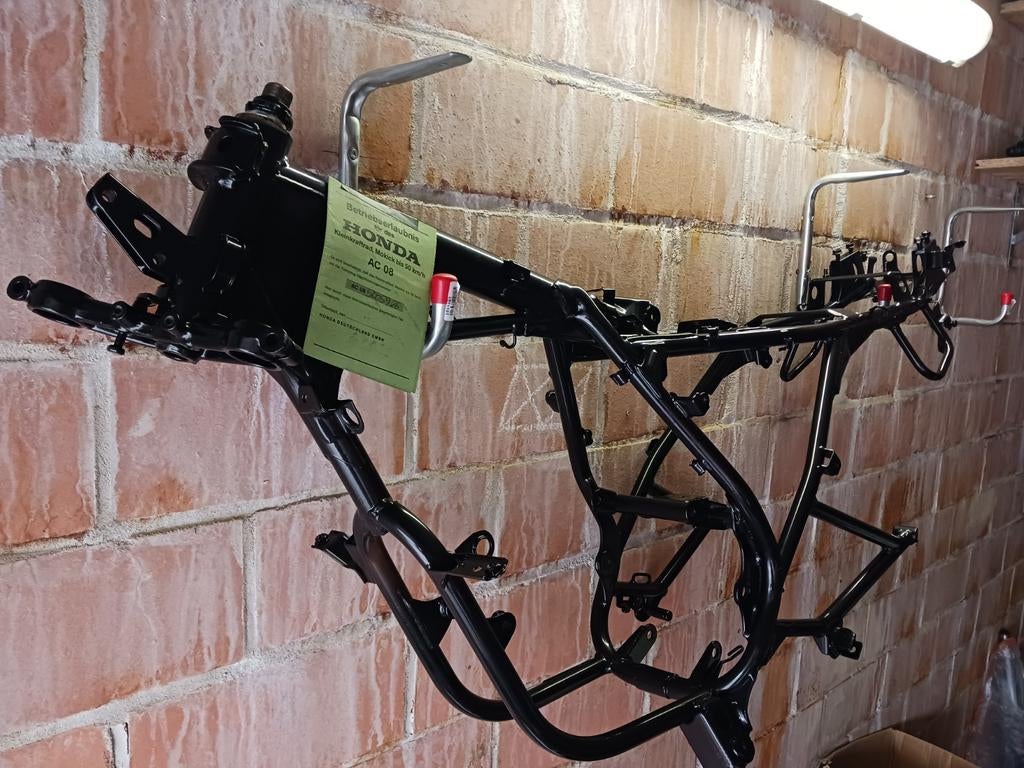 Cadre Honda NSR 50 sablé et peint par poudrage, Enlèvement