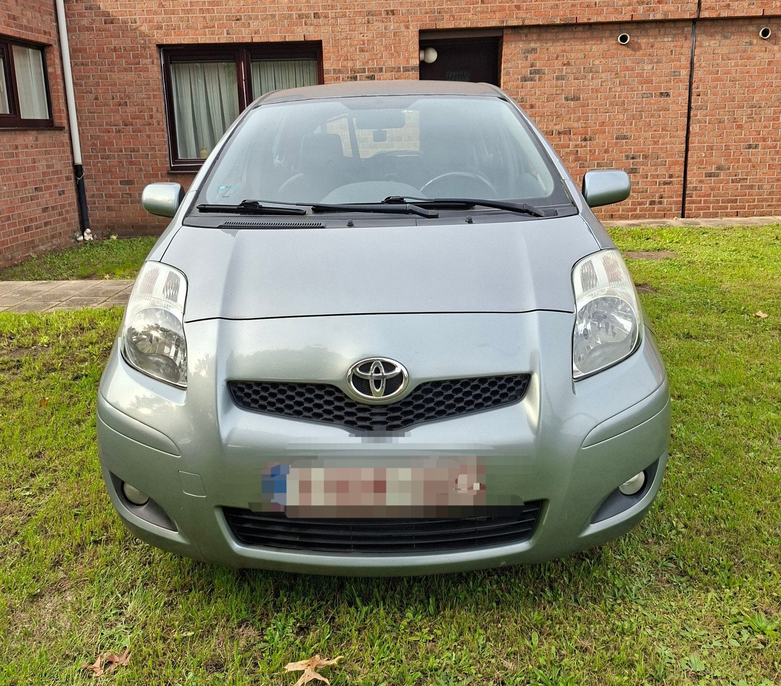 TOYOTA YARİS 2010 1.4 MOTOR 90 PK HEEL PROPER AUTO, Auto's, 4 deurs, Leder en Stof, Grijs, Particulier