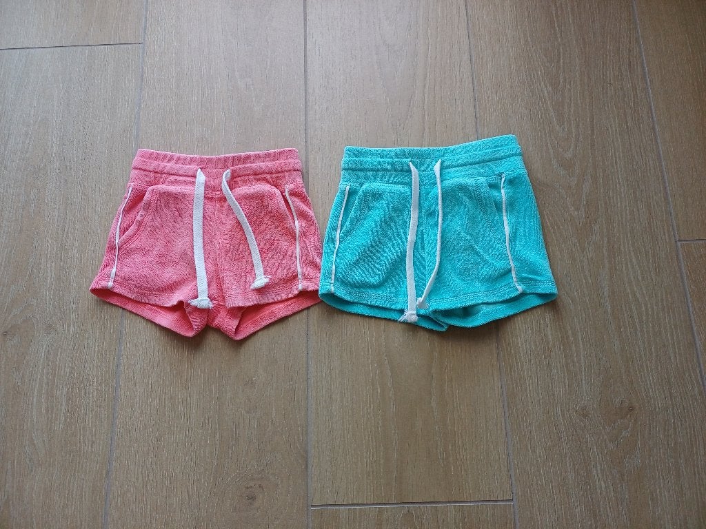 Set van 2 shorts maat 92, Ophalen of Verzenden, Gebruikt, Meisje, Broek