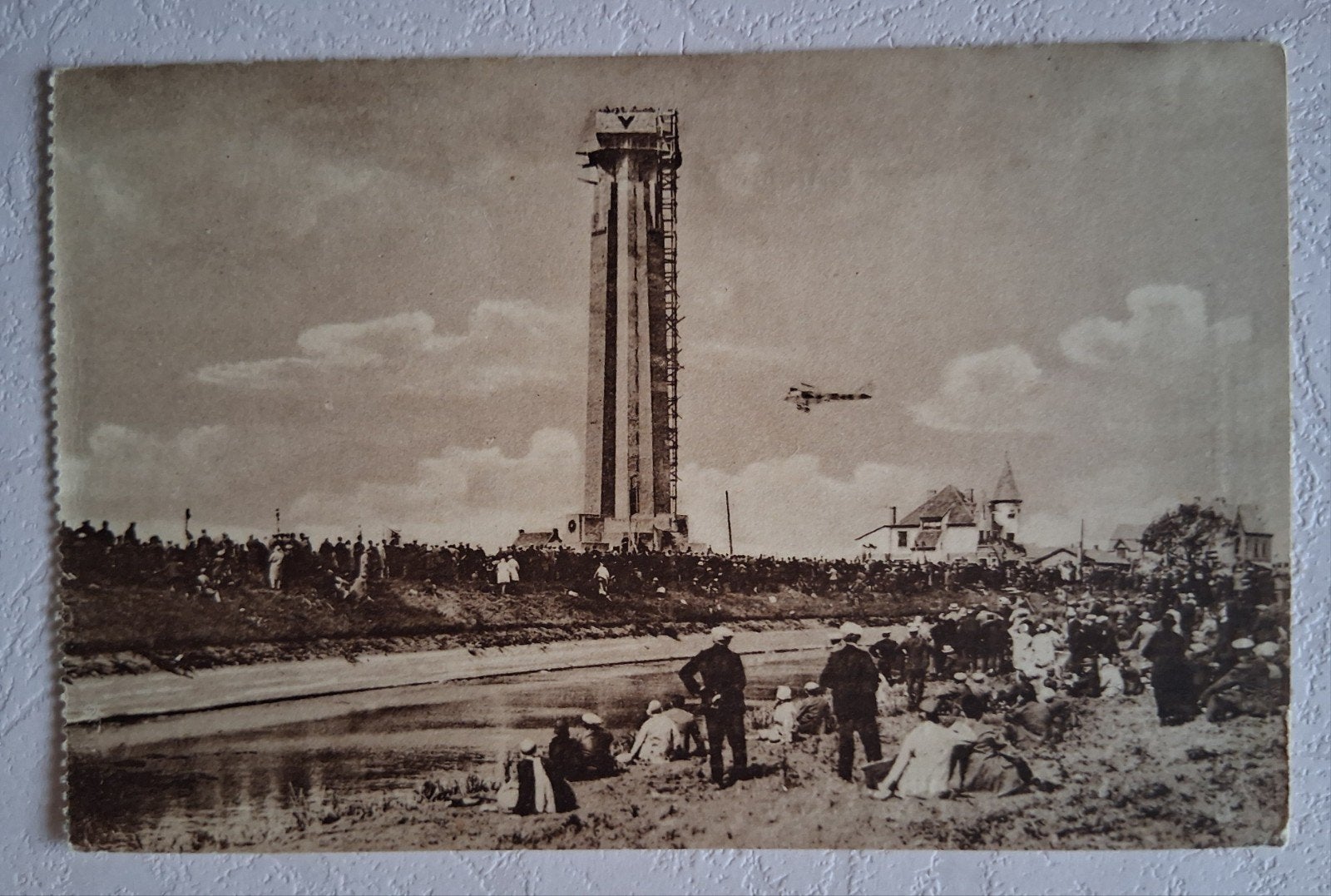 vintage Postkaart De Toren en het Vliegtuig in Diksmuide, Ophalen of Verzenden