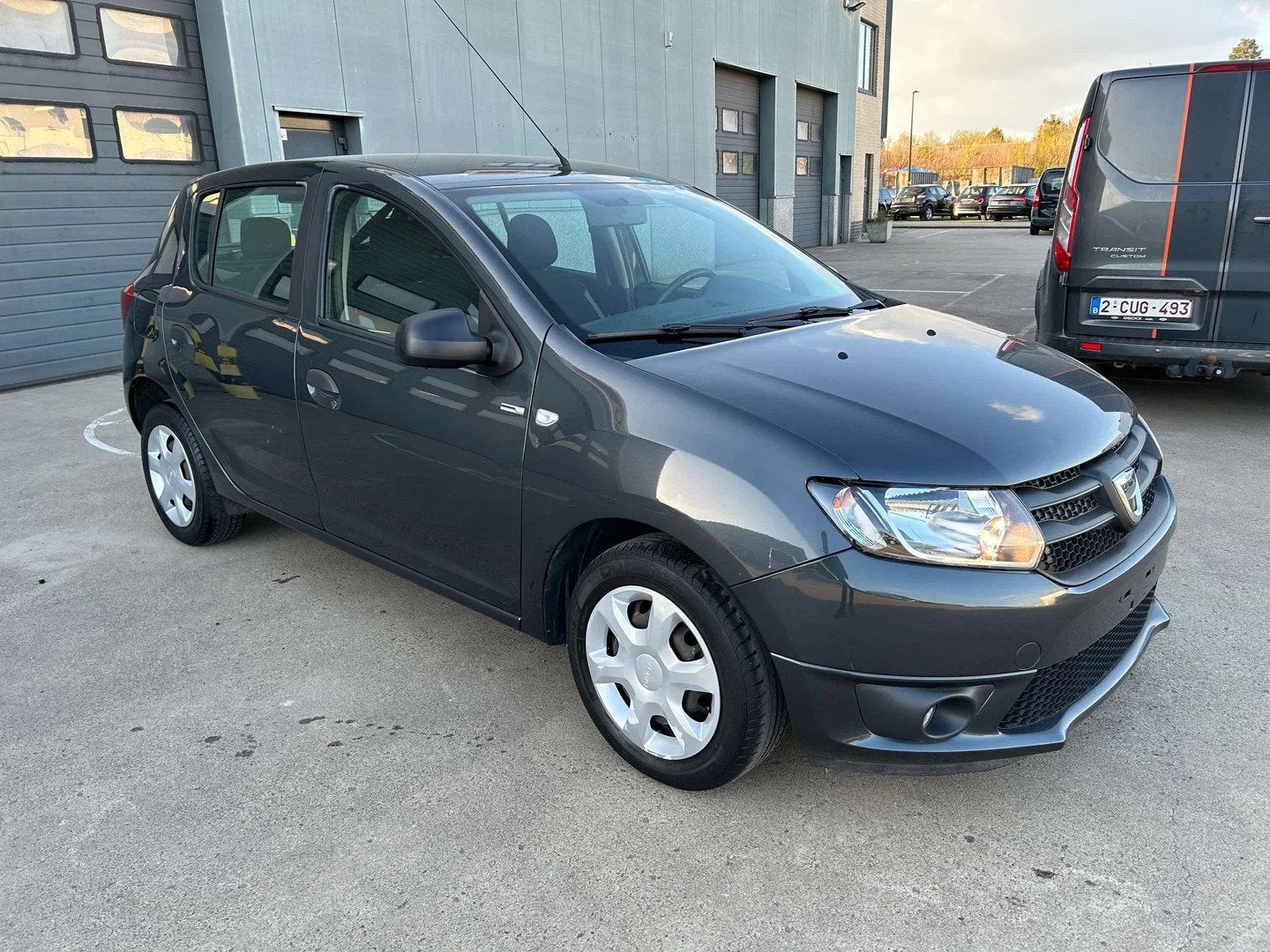 Dacia Sandero 1.2 benzine 54 kw zeer nette staat zie foto's, Autos, Dacia, Euro 6, Entreprise, Noir, 5 portes