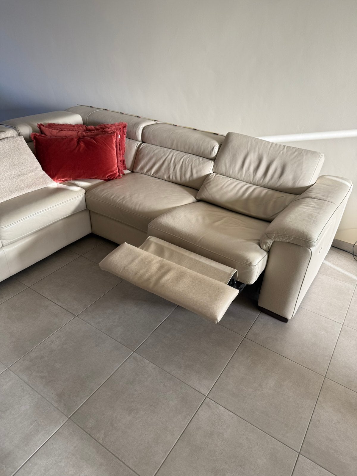 Beige hoeksalon  met 1 relax electrische, Enlèvement, Utilisé, Cuir, Modern