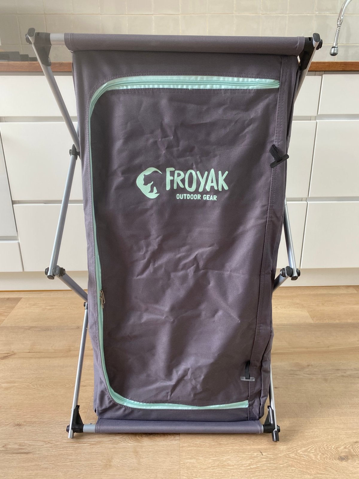 Froyak kampeerkast, Enlèvement, Comme neuf