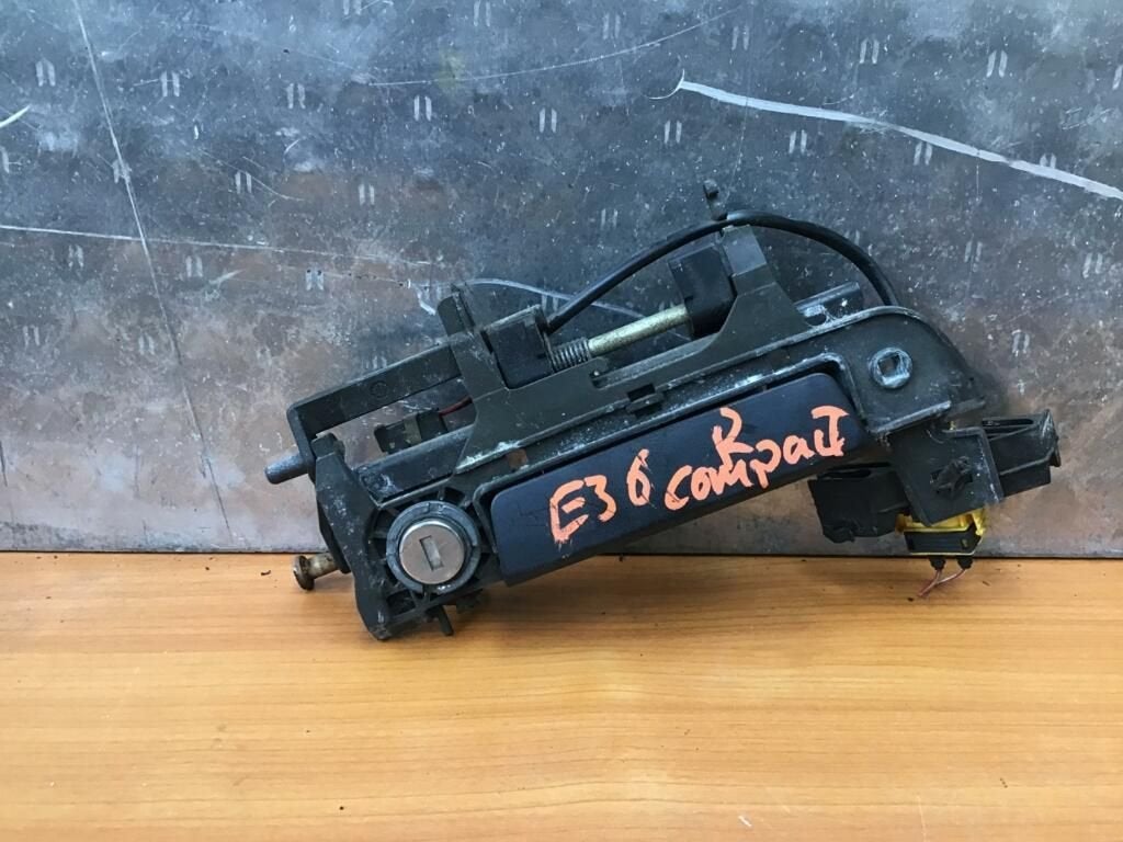 Portiergreep rechtsvoor buiten BMW Compact E36 51211060801, Gebruikt, -, Deur, -