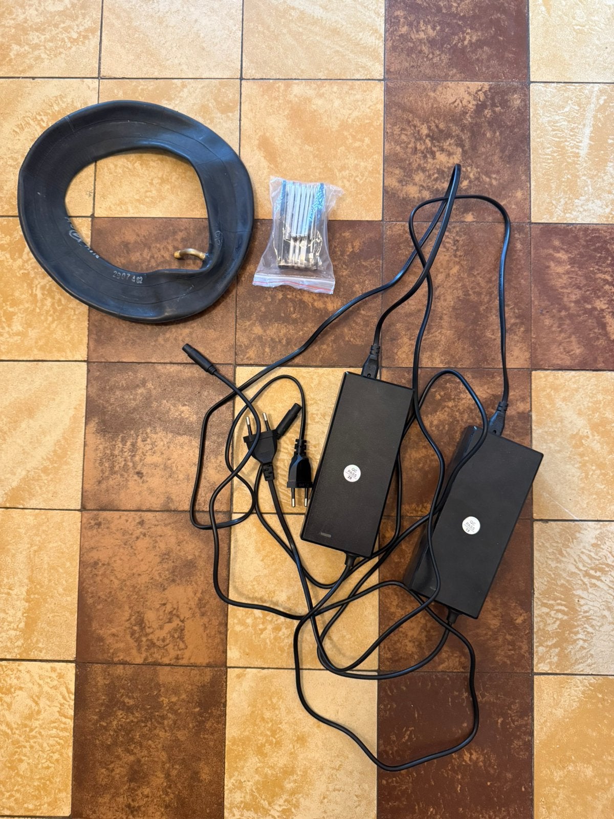 opladers voor de Kukirin G3 Pro, reserveband,gereedschapset., Fietsen en Brommers, Ophalen, Zo goed als nieuw, Elektrische step (E-scooter)