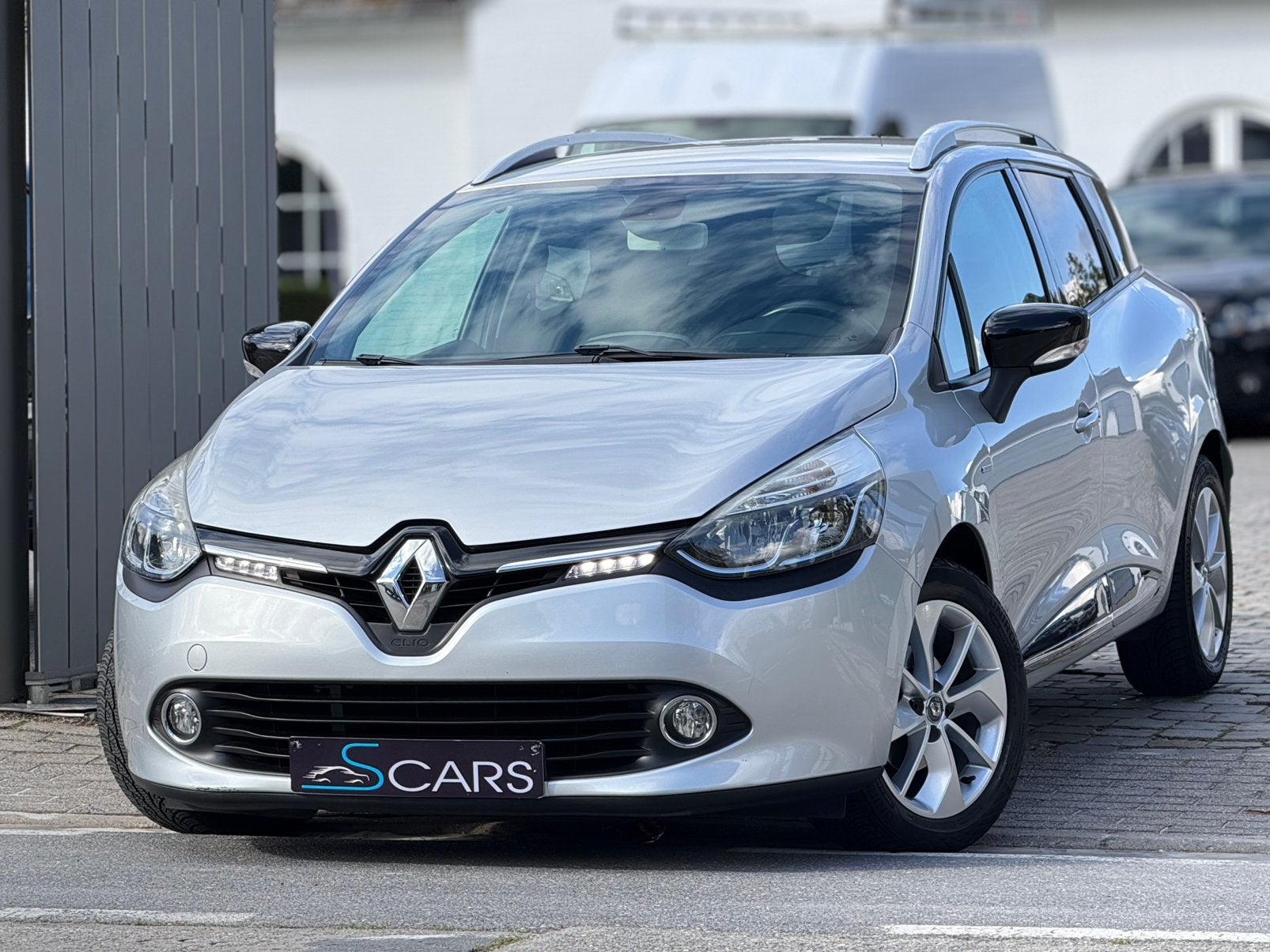 RENAULT CLIO GRANDTOUR – 2016- 1.2 BENZINE – EURO 6, Voorwielaandrijving, Dealer onderhouden, Euro 6, 4 cilinders