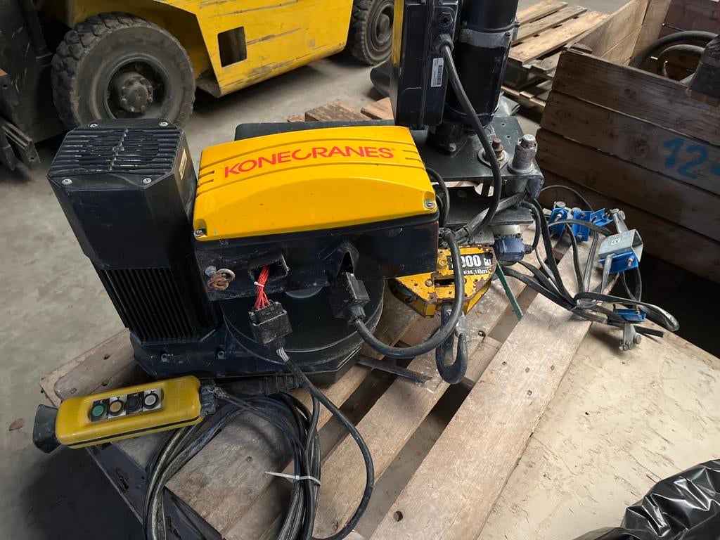 Konecranes elektrische hijsinstallatie – 2.000 kg capaciteit, Doe-het-zelf en Bouw, Ophalen, Gebruikt