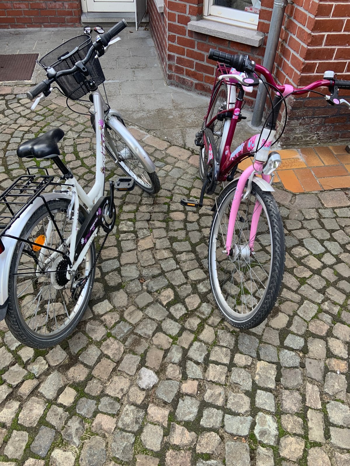 2X meisje fiets 24" schoolfiets, Fietsen en Brommers, Fietsen | Meisjes, Ophalen, Zo goed als nieuw