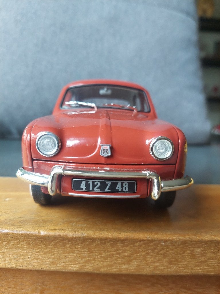 RENAULT DAUPHINE: 1/18 EN 1/24 - RENAULT 4CV 1/17, Ophalen, Auto, Overige merken