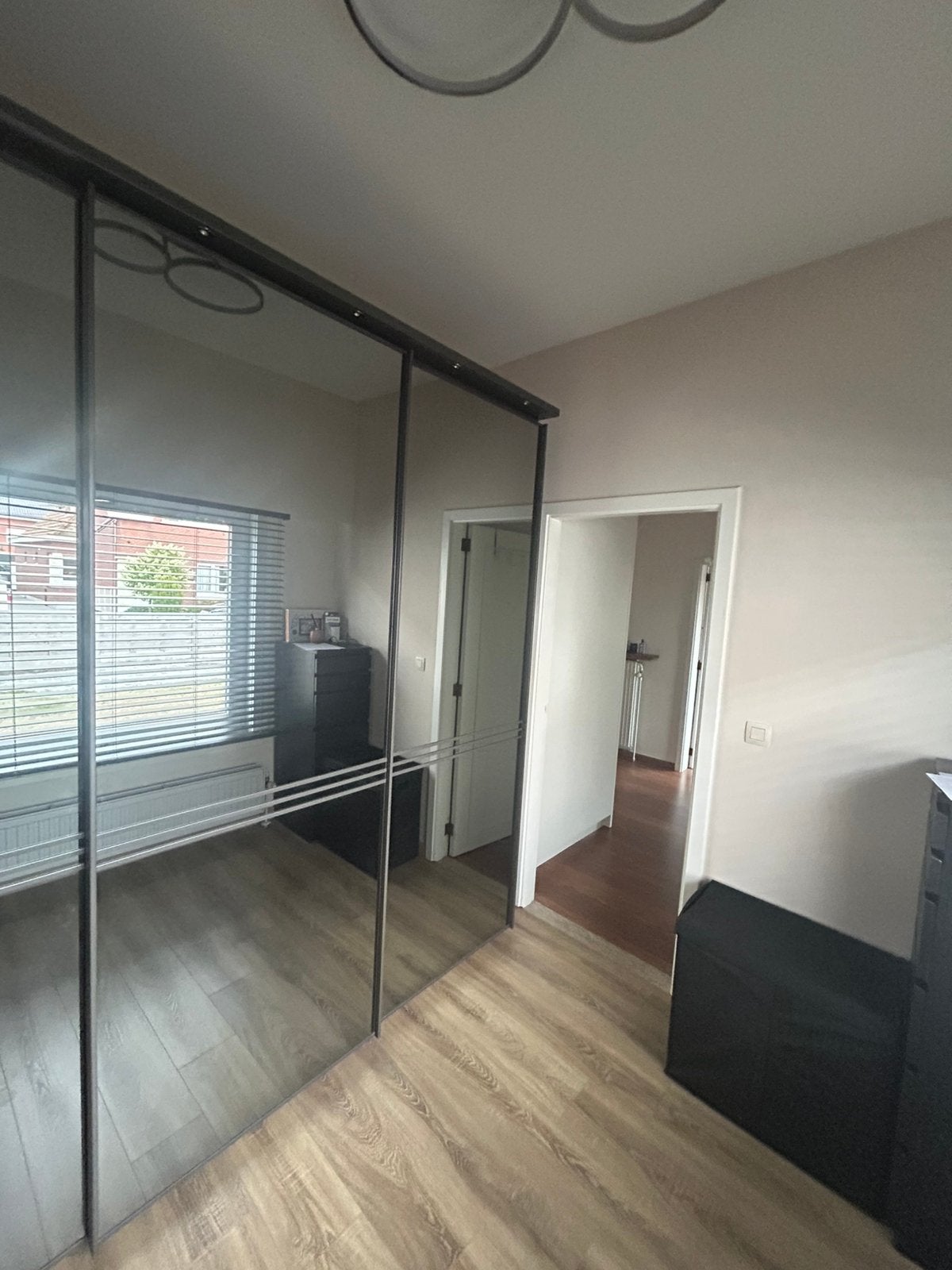 5* Grote klerenkast met spiegelschuifdeuren