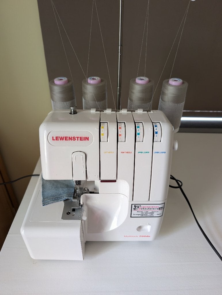 Overlockmachine, Hobby en Vrije tijd, Naaimachines en Toebehoren, Ophalen, Zo goed als nieuw, Lockmachine, Lewenstein