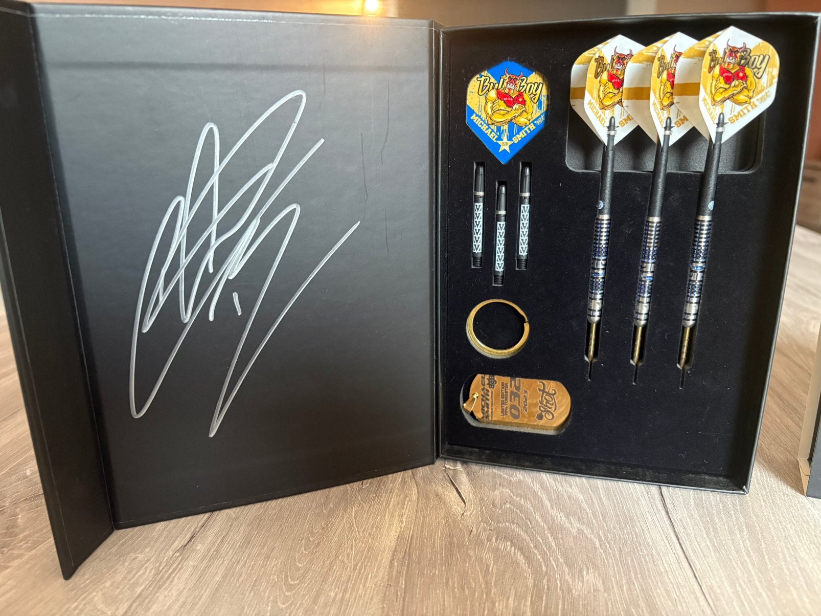 Michael Smith world champion limited edition, Sport en Fitness, Darts, Ophalen of Verzenden, Nieuw, Pijlen