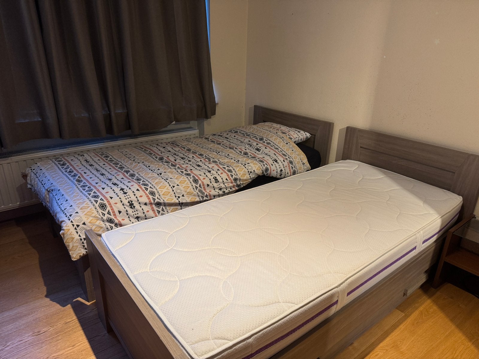 Lits x2, Huis en Inrichting, Slaapkamer | Bedden, Ophalen, 90 cm, Eenpersoons, Bruin