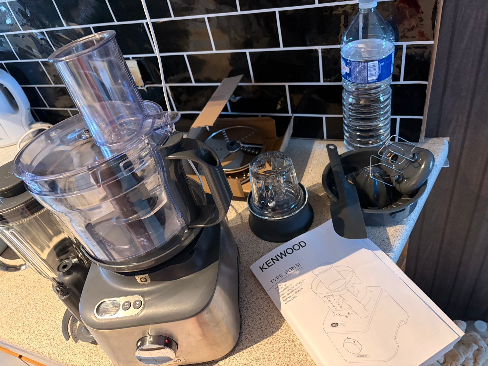 Robot multifonctions keenwood balance intégrée, Résiste au lave-vaisselle, Enlèvement ou Envoi, Comme neuf, 1 à 2 litres