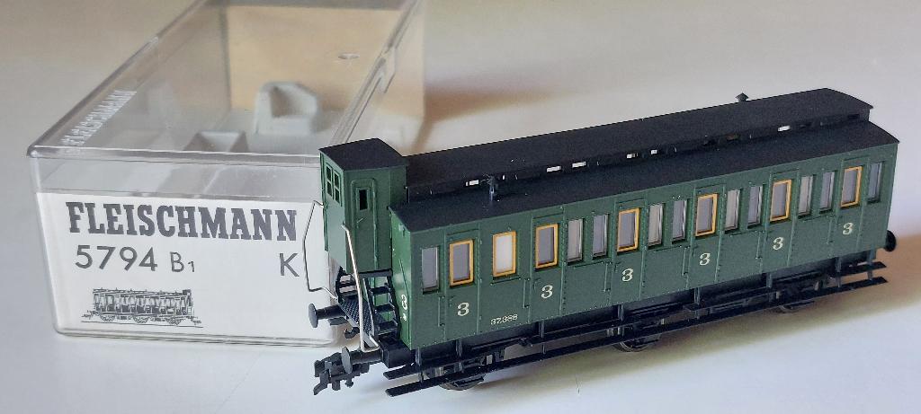 SNCB/NMBS FLEISCHMANN VOITURE 3 ESSIEUX *HO*DC*5794 B1, Hobby & Loisirs créatifs, Trains miniatures | HO, Neuf, Analogique, Fleischmann