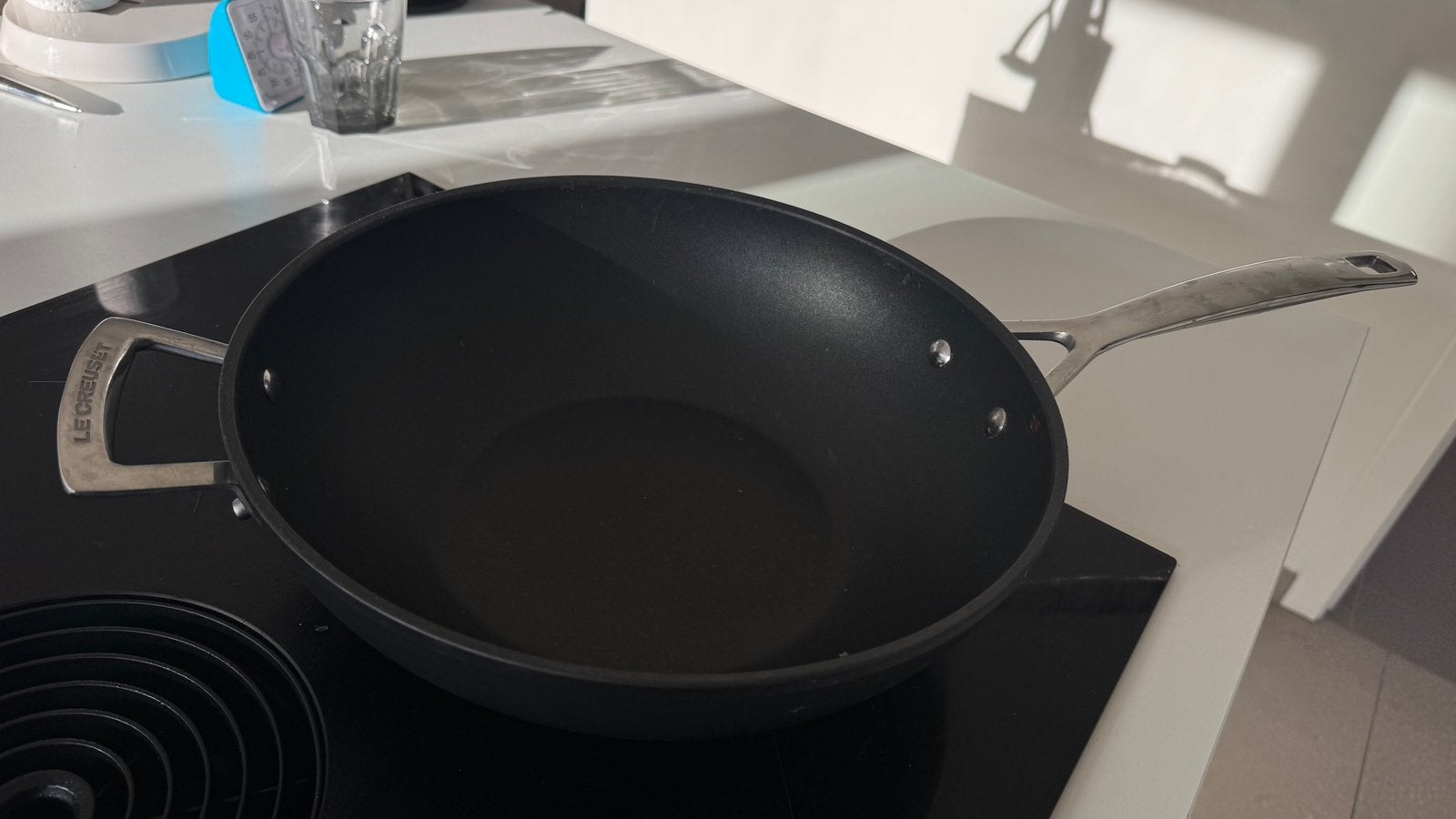 Wokpan le creuset, Huis en Inrichting, Keuken | Potten en Pannen, Ophalen, Zo goed als nieuw
