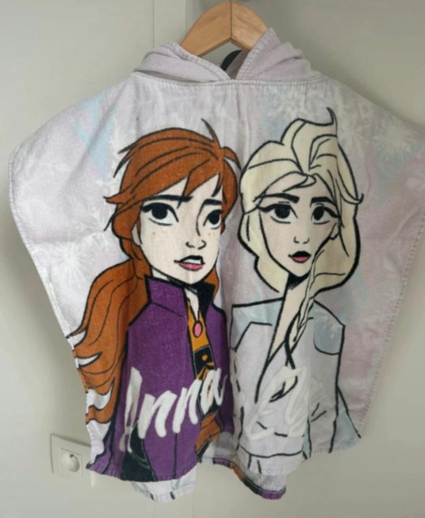 Poncho Frozen Anna & Elsa - mt 110, Kinderen en Baby's, Kinderkleding | Kinder-zwemkleding, Meisje, Ophalen of Verzenden, Zo goed als nieuw