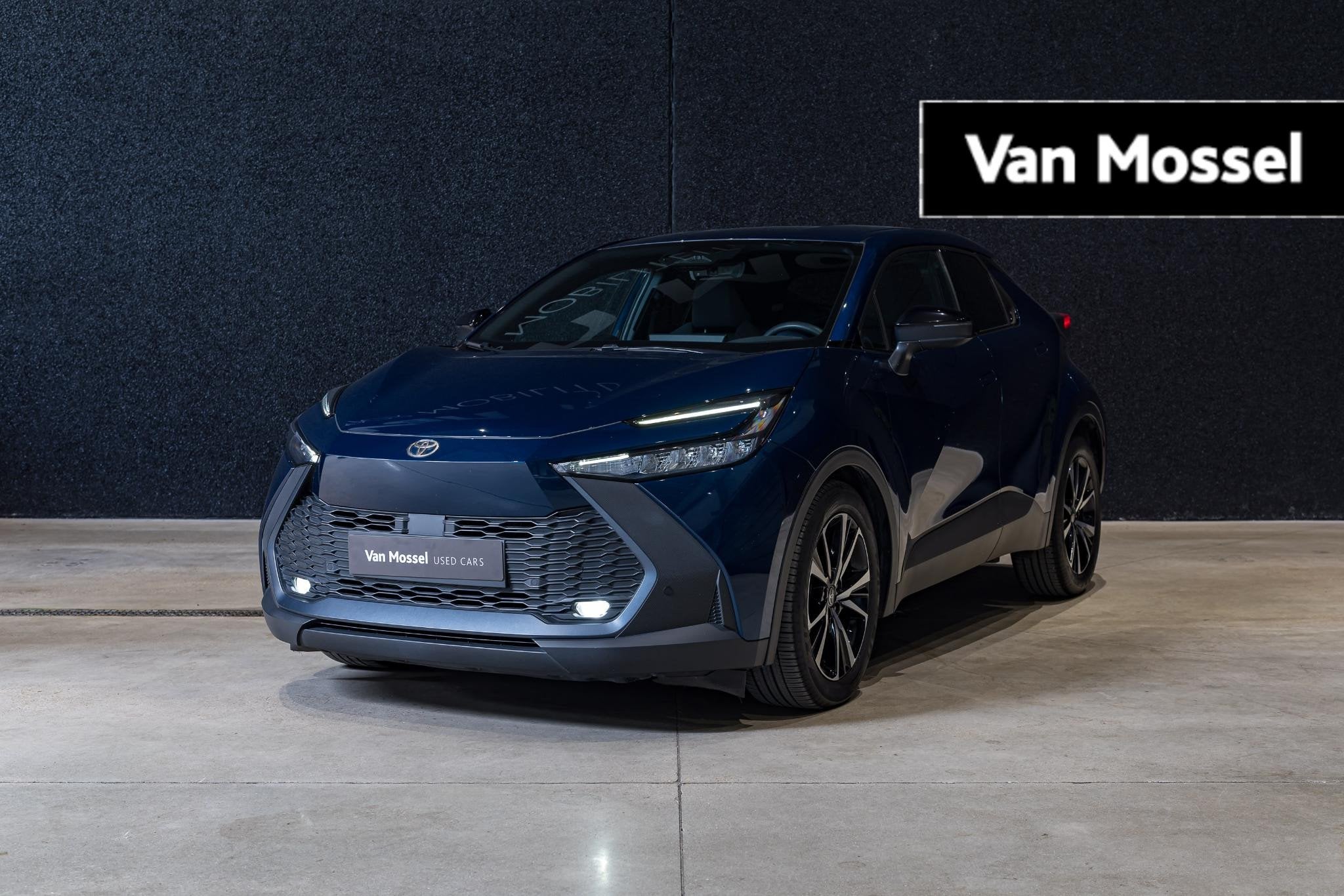 Toyota C-HR 1.8 VVT i-Hybrid C-Lub Mono-Tone E-CVT, Achat, 725 kg, Entreprise, Carnet d'entretien