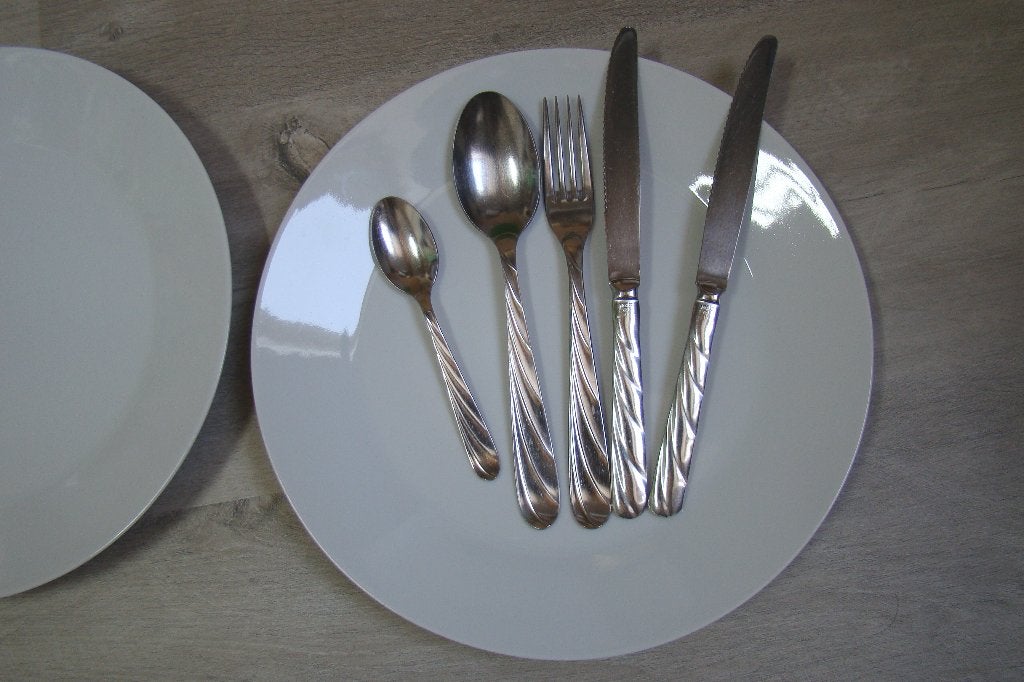 bestek - inox 5-delig , greep geribbeld , mes met tandjes, Ophalen of Verzenden, Inox of Chroom, Bestekset