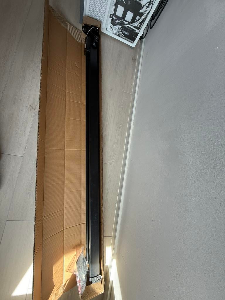 Zwart 72 inch projectiescherm, Ophalen, Elektrisch, Nieuw