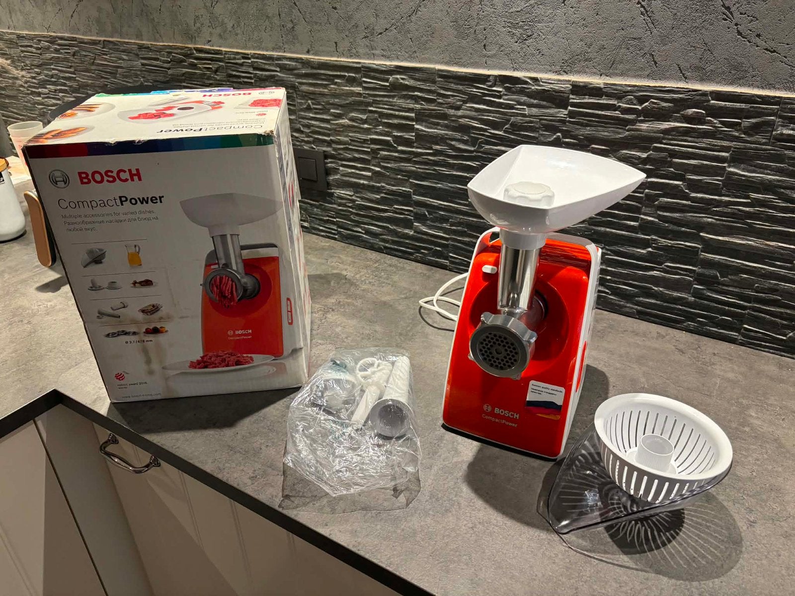 Bosch vleesmolen compactpower 1600W, Ophalen, Gebruikt, Vaatwasserbestendig, 2 snelheden