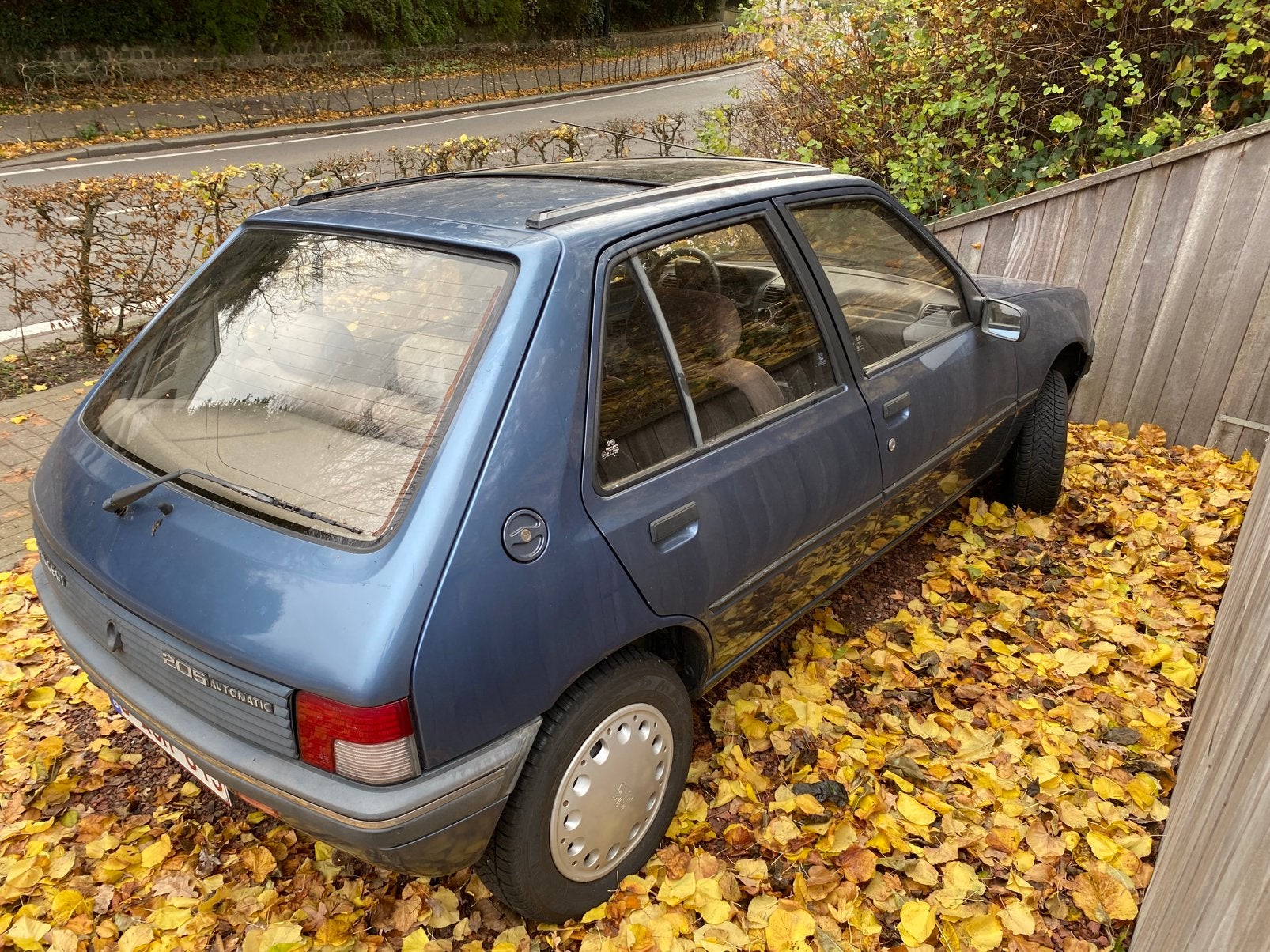 Peugeot 205 1,9 lt automaat oldtimer, Auto's, Peugeot, Particulier, Metaalkleur, Panoramadak, Radio, Sportstoelen, Benzine, 5 deurs