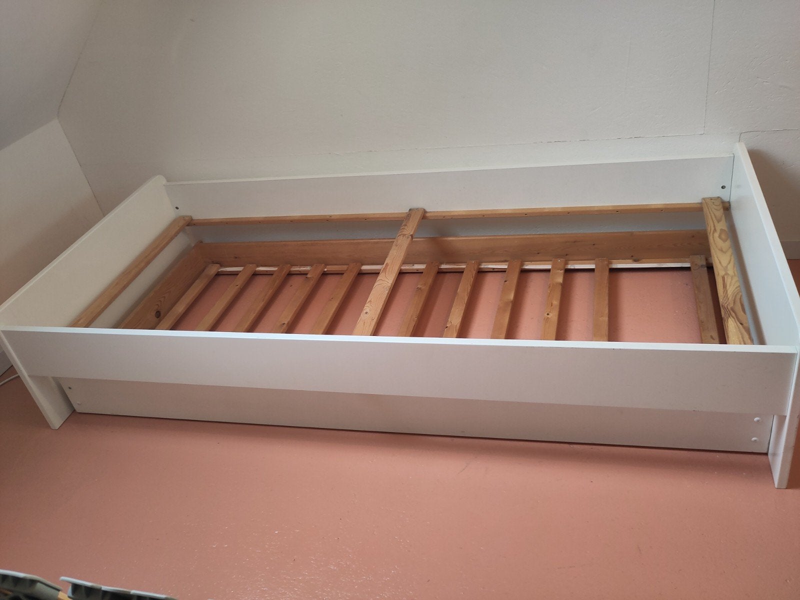 Uitschuifbaar eenpersoonsbed Ikea, Huis en Inrichting, Ophalen