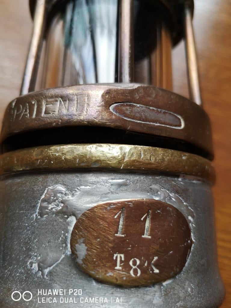 Lampe de mineur ancien, Enlèvement