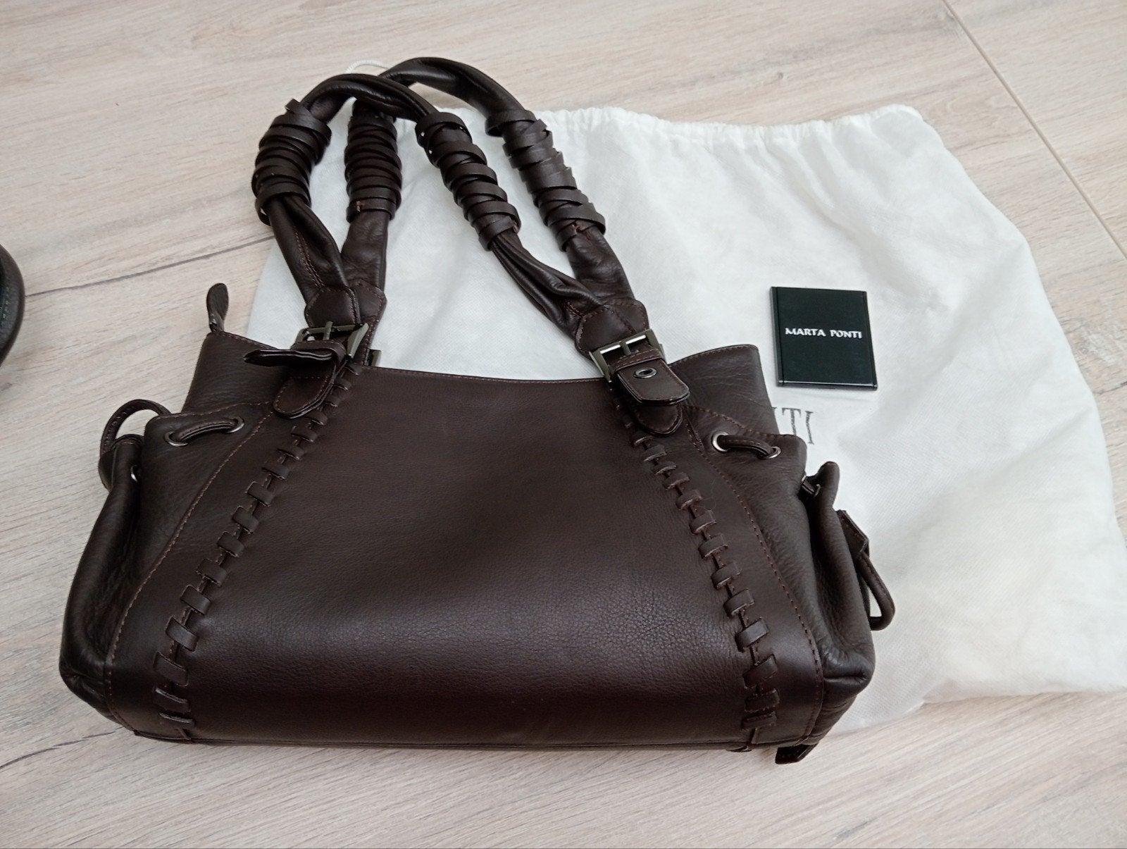 Sac à main Marti Ponti, Enlèvement