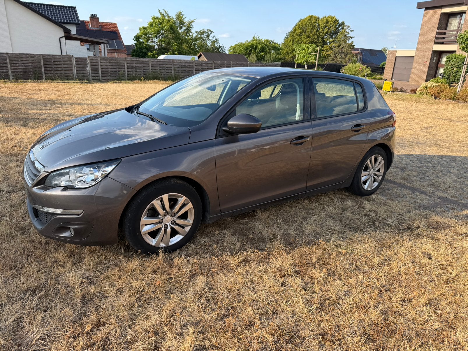 Peugeot 308 1.2 benzine 2014 euro5 157.000km met keuring, Auto's, Voorwielaandrijving, Stof, Zwart, Bruin