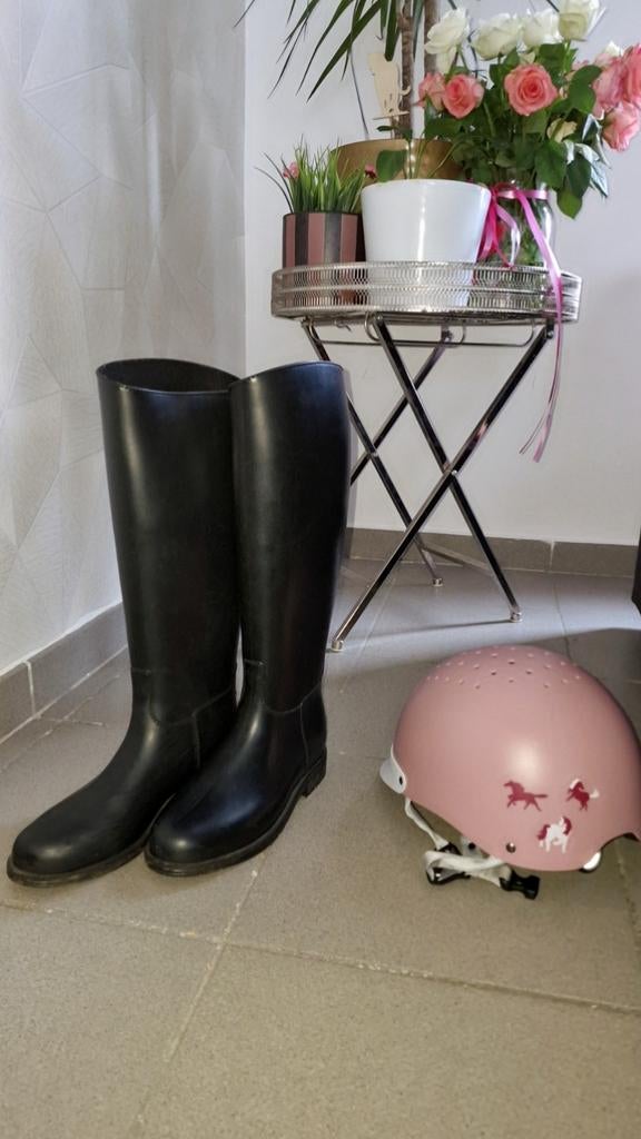Zwarte laarzen + roze rijhelm te koop (maat 36), Dieren en Toebehoren, Paardrijkleding, Ophalen