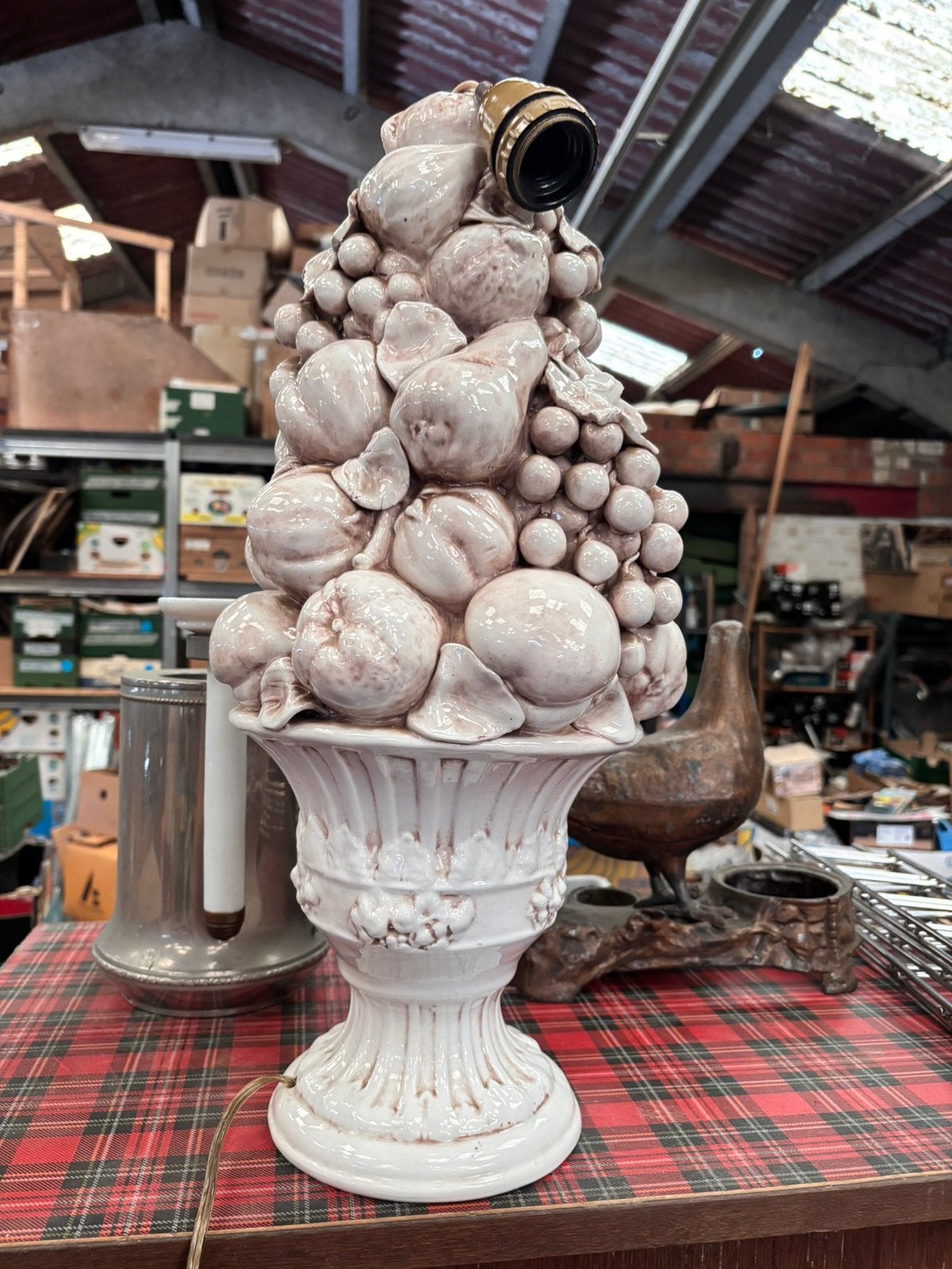 Lampe à fruits italienne, en Blanc de Chine, Antiquités & Art, Enlèvement ou Envoi