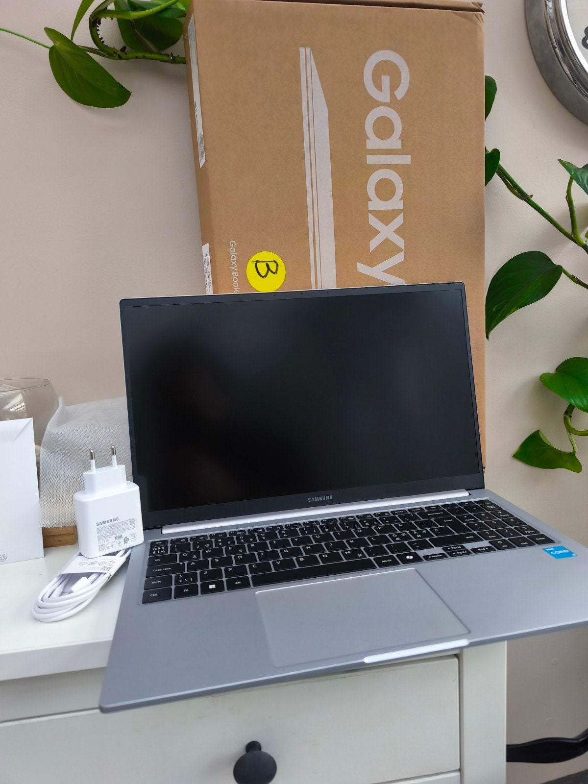 Laptop pc Samsung Galaxy book4 i3 13th 8ram 256ssd, Enlèvement ou Envoi
