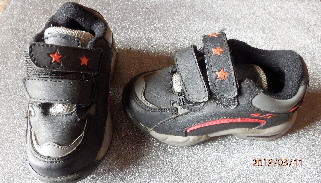 (54)- basket bébé p.23 noir-gris, Garçon, Enlèvement ou Envoi, Bottines, Comme neuf