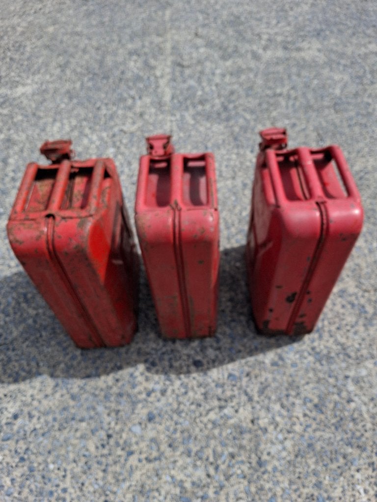 Jerrycans, Ophalen, Gebruikt