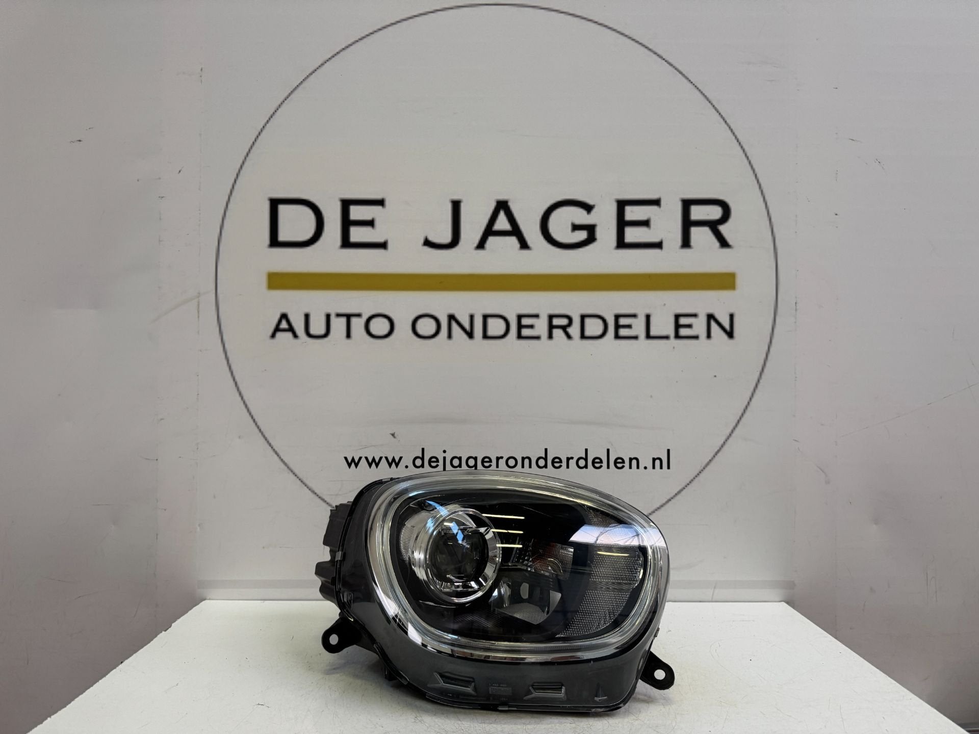 PHARE DROIT MINI F60 COUNTRYMAN A87494802-02, Customer.service@mini.co.uk, BMW AG, Petuelring 130
80788  Munich, DE, Mini
