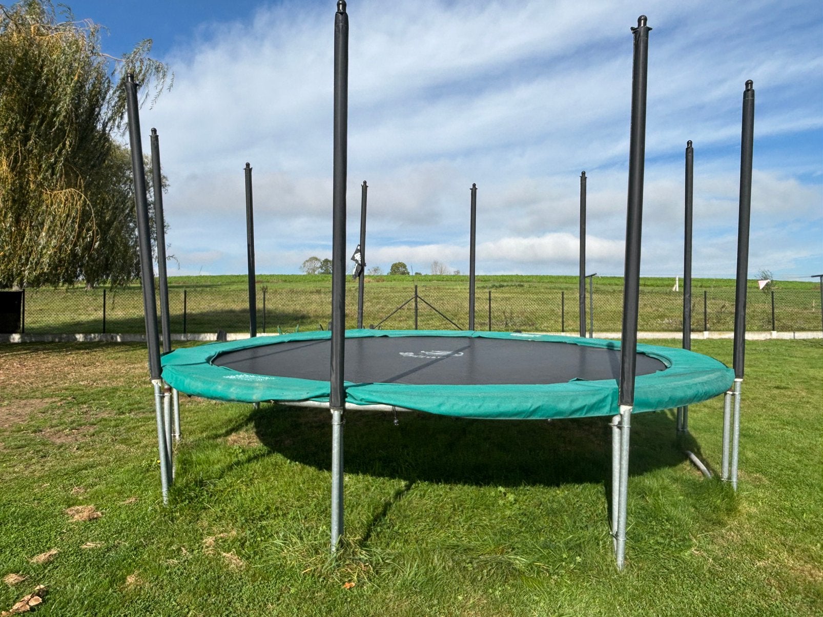 Grand trampoline Optimum Skyline – Ø 4,23 m (10 poteaux), Enlèvement, Comme neuf
