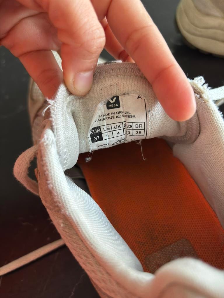 Veja creme maat 37, Beige, Ophalen of Verzenden, Sneakers, Gedragen